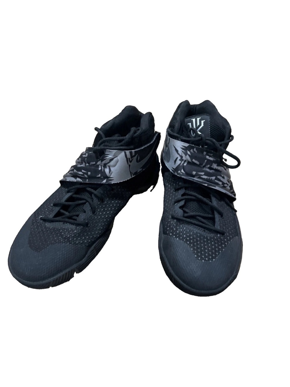 Nike, Kyrie 2, Black/Silver basketball shoes size 8 USED excellent condition